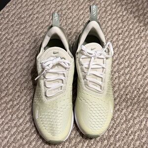 Nike Women's Light Green Air Max 270 Sneakers